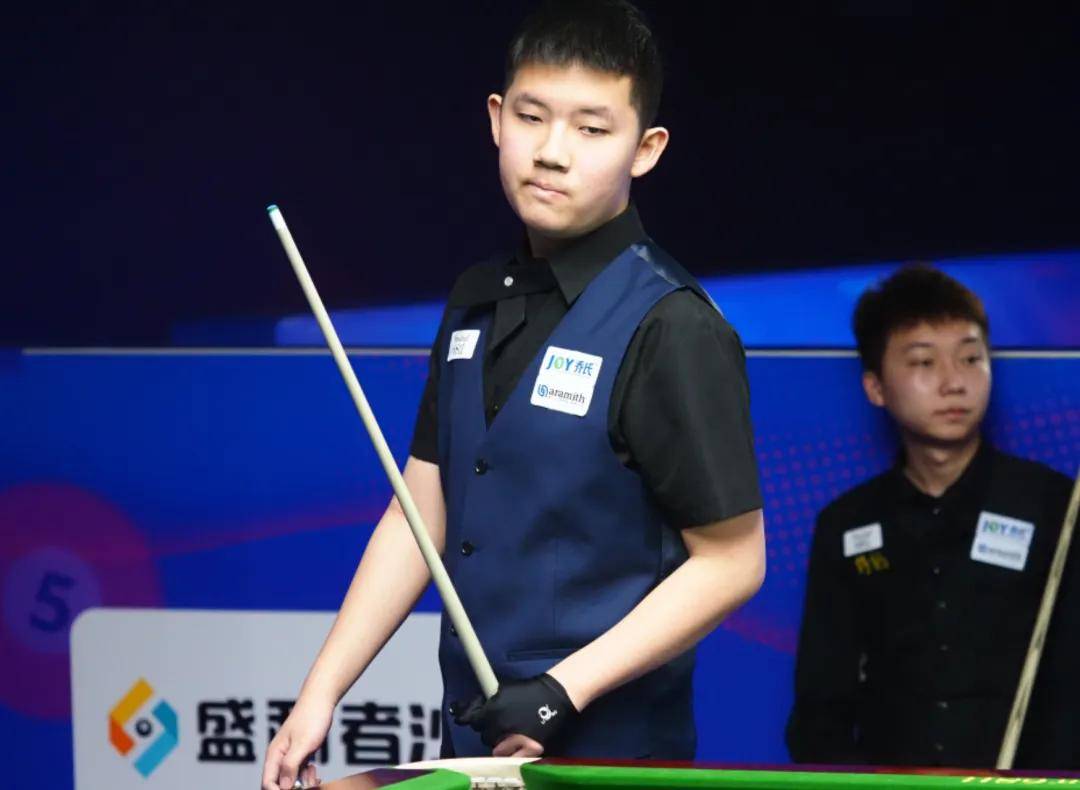 处于一个充 处于一个充