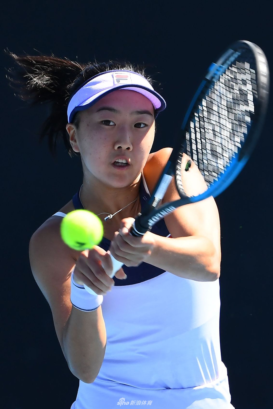 他在接受采 他在接受采