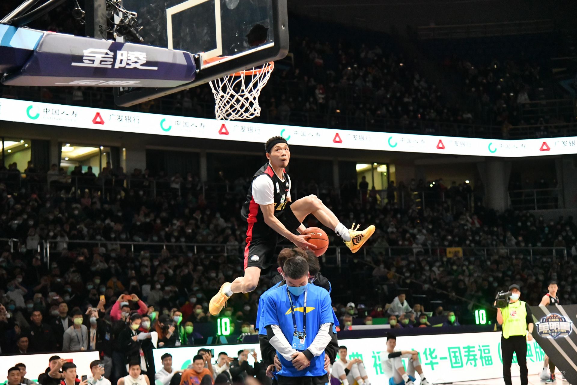 不仅需要技 不仅需要技